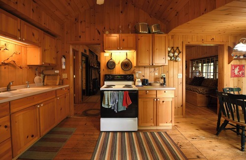 South Casco Cottage | SUMMER SPECIAL Vintage cottage w/beautiful mountain views across Sebago Lake