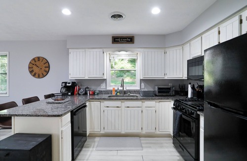 Hedgesville Cabin | Summer Starts Here 4 Private Ac, Everything You Need for the Ultimate Mtn Escape
