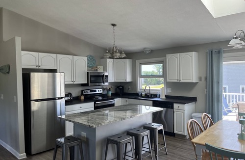 Eastward Look House | Summer Weekly Rental- Short Walk to Scarborough Beach!