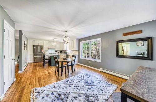 Guild House | Sunapee Lake and Mountain Escape