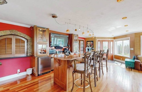 Mid-Hillside Apartment | Sundance Retreat | South Anchorage Flat | Hot Tub