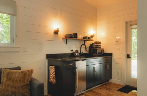 Freeport Cabin | Sunlit modern cabin w/full bath & kitchen - 20