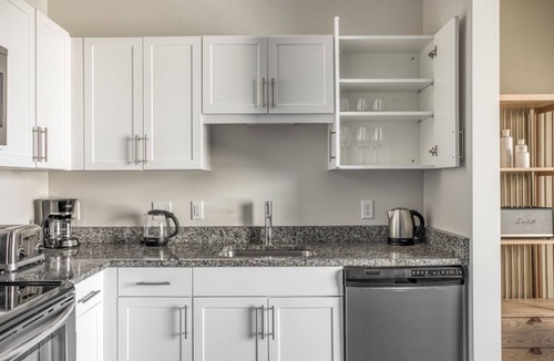 Allston Apartment | Sunny Allston 1BR w/Gym & W/D, nr Griggs T, by Blueground