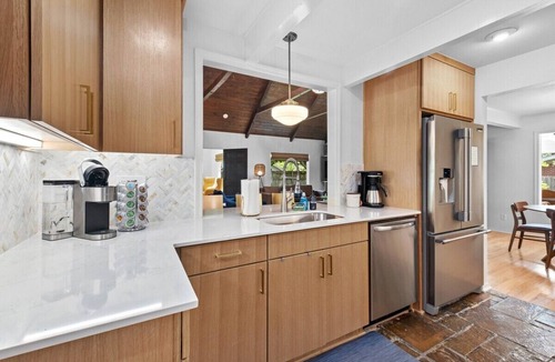 Downtown House | Sunny Chalet - 1 block to Bentonville DT-Sleeps 10