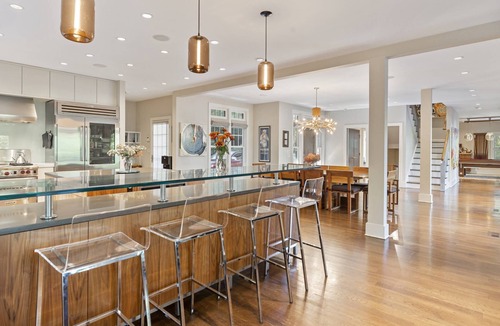 Newtown House | Sunny Days w/Lakeview, seasonal Pool, Hot Tub, close to dining, shopping, town