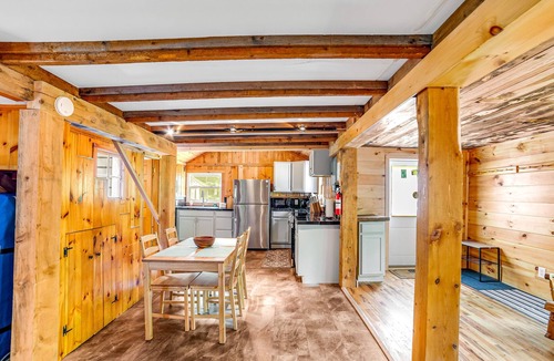 Brookline Cabin | Sunny dog-friendly cabin with firepit, skiing, hiking & fast WiFi