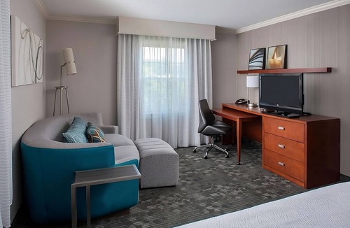South Lowell Hotel | Sunny Haven in Lowell! 3 Convenient Units, Close to Merrimack Repertory Theatre
