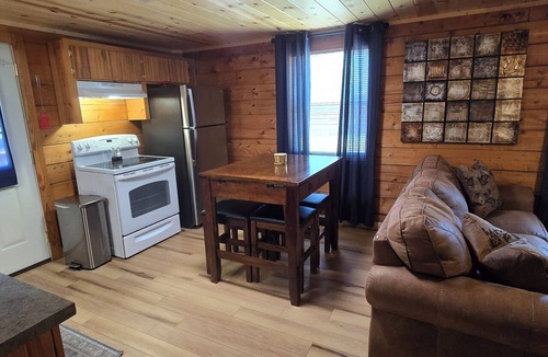 Sulphur Cabin | Sunny Hill at Gamble Hollow