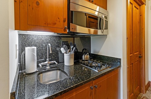 Spruce Peak Apartment | Sunny Spruce Studio in the Lodge at Spruce Peak
