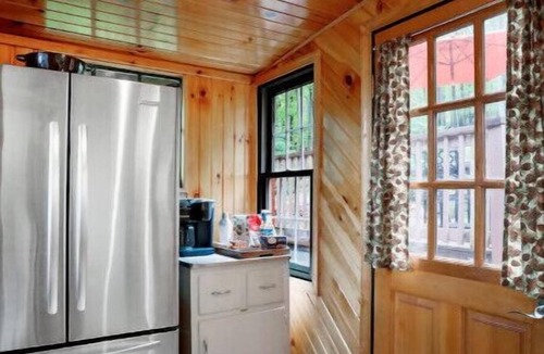 Kabletown Cabin | Sunset Lion Mountain Cabin near a Lake & Vineyards