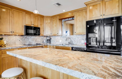 Wailea Condo | Sunset Views | Snorkeling | Resort Amenities - Makena Surf B205