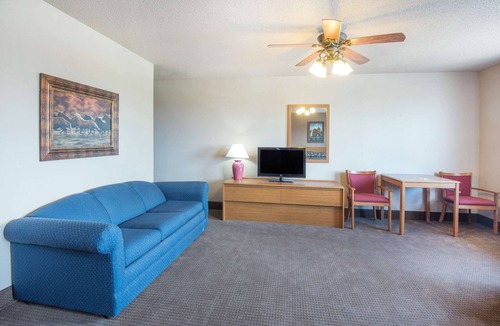 Abilene Hotel | Super 8 by Wyndham Abilene KS