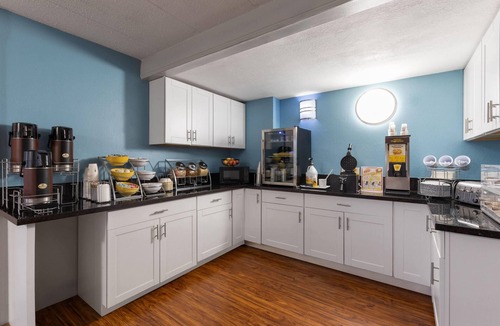 Tad Hotel | Super 8 By Wyndham Charleston WV