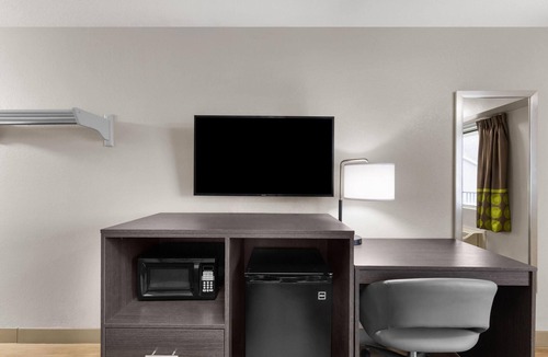 Tad Hotel | Super 8 By Wyndham Charleston WV