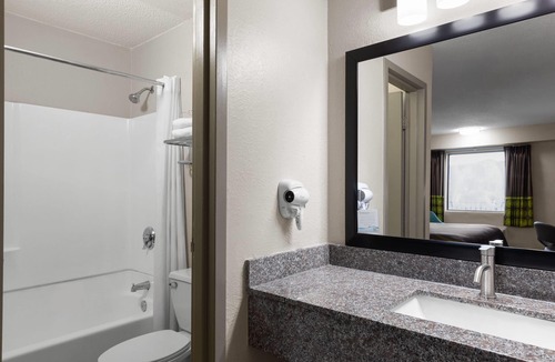 Tad Hotel | Super 8 By Wyndham Charleston WV