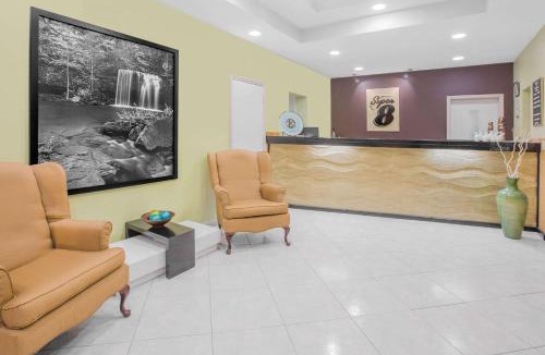 Clarksville Hotel | Super 8 by Wyndham Clarksville AR