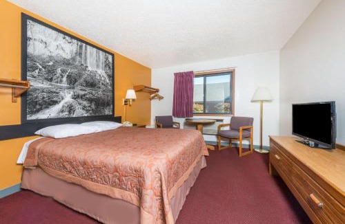 Front Royal Hotel | Super 8 by Wyndham Front Royal Near Shenandoah National Park