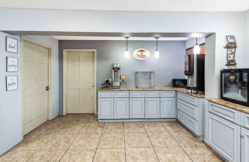 Independence Hotel | Super 8 by Wyndham Independence Kansas City