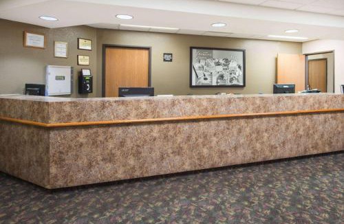 Iola Hotel | Super 8 by Wyndham Iola KS