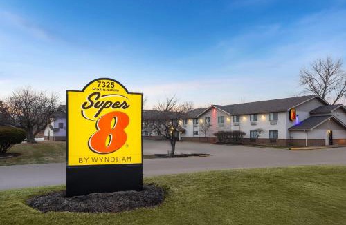 Mentor Hotel | Super 8 by Wyndham Mentor/Cleveland Area