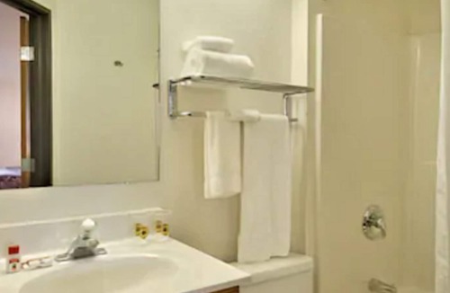 Dellslow Hotel | Super 8 by Wyndham Morgantown