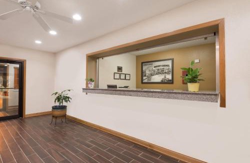 Mount Carmel Hotel | Super 8 by Wyndham Mt. Carmel IL
