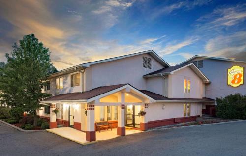 Newburgh Hotel | Super 8 by Wyndham Newburgh/West Point Stewart Intl Airport