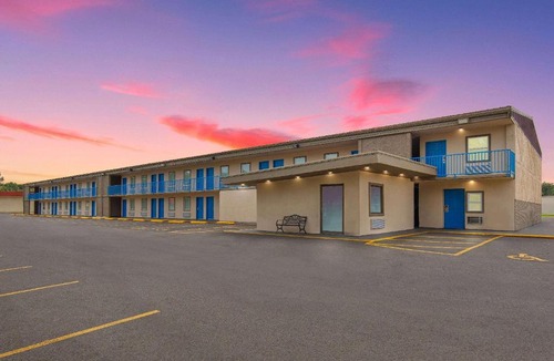 Paducah Hotel | Super 8 by Wyndham Paducah I-24 Exit 4