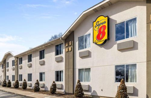 Plum Hotel | Super 8 by Wyndham Pittsburgh/Monroeville