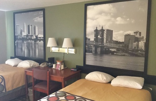 Austintown Hotel | Super 8 by Wyndham Youngstown/Austintown
