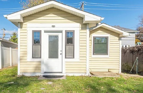 Westmont House | Super Sleek large Tiny house by Westmont Metra large enclosed yard and parking.