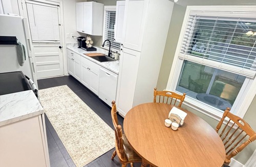 Lansing House | Superb 2-bedroom house in charming neighborhood