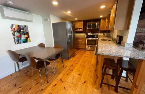 Old Port Apartment | Superb Location! Heart of Old Port-Spacious Apartment