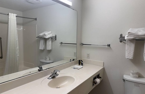 Obetz Hotel | Surestay By Best Western Obetz Rickenbacker Airport