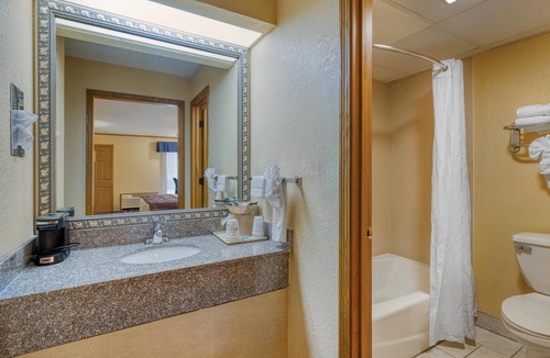 Kansas City Hotel | SureStay by Best Western Kansas City Country Inn North