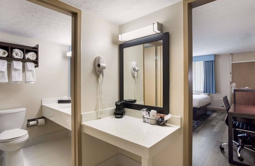 Bardstown Hotel | SureStay Hotel by Best Western Bardstown General Nelson