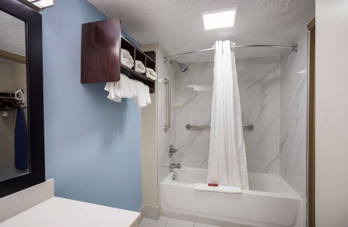 Bardstown Hotel | SureStay Hotel by Best Western Bardstown General Nelson
