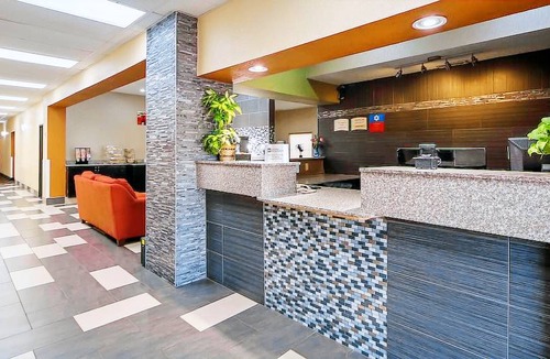 Blue Springs Hotel | SureStay Plus Hotel by Best Western Blue Springs
