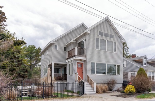 Southern Coast House | Surf Spry - Beach House in Saco Bay