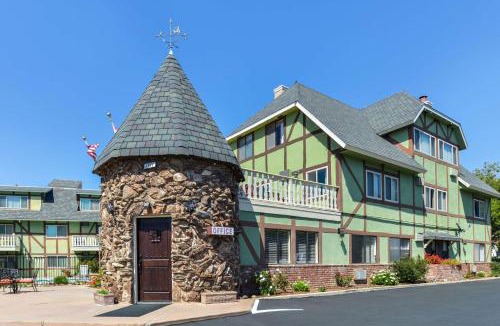 Solvang Hotel | Svendsgaard's Lodge- Americas Best Value Inn & Suites