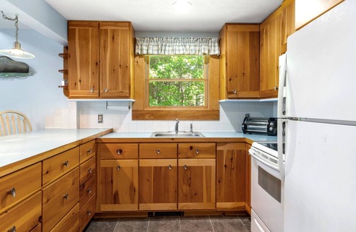 Lyman House | Swan Song – Private, Waterfront Home for 8! Great Amenities, Great Location