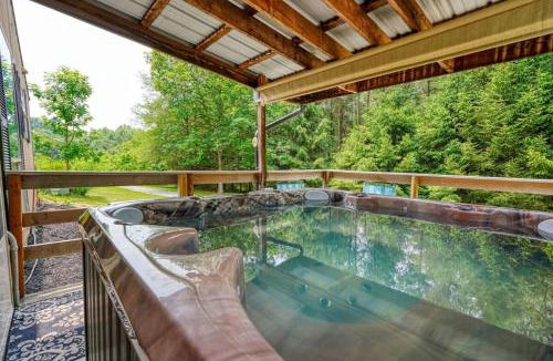 South Bloomingville House | Swaying Pines Cabin w/EV Charger