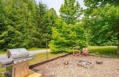 South Bloomingville House | Swaying Pines Cabin w/EV Charger