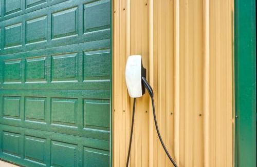 South Bloomingville House | Swaying Pines Cabin w/EV Charger