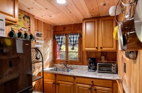 Lyme House | Sweet Couples' Cabin with Views of the Water near Hanover, New Hampshire