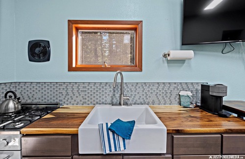 Huffman - O' Malley Apartment | Sweet Little Alaskan Studio Getaway
