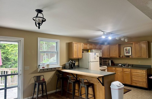 Newbury House | Swim, Hike, Paddle, and Relax on a 21-Acre Pond in the Lake Sunapee Region