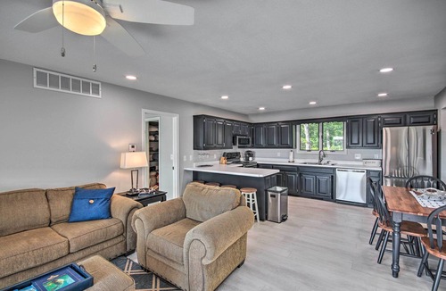 Emerald Beach House | Table Rock Lake Hideaway w/Deck: Bring Your Boat!