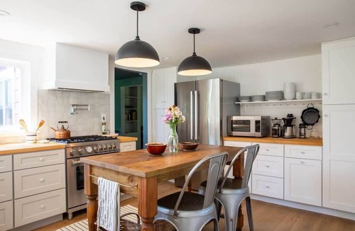 Pine Plains House | Tanner Farmhouse - Rural Cozy Escape