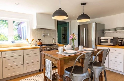 Pine Plains House | Tanner Farmhouse - Rural Cozy Escape